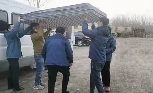 齊心協(xié)力，整理物資準備出發(fā)